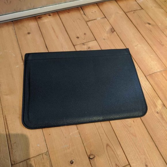 Gearmax Vegan Leather Laptop Sleeve - Picture 4 of 4